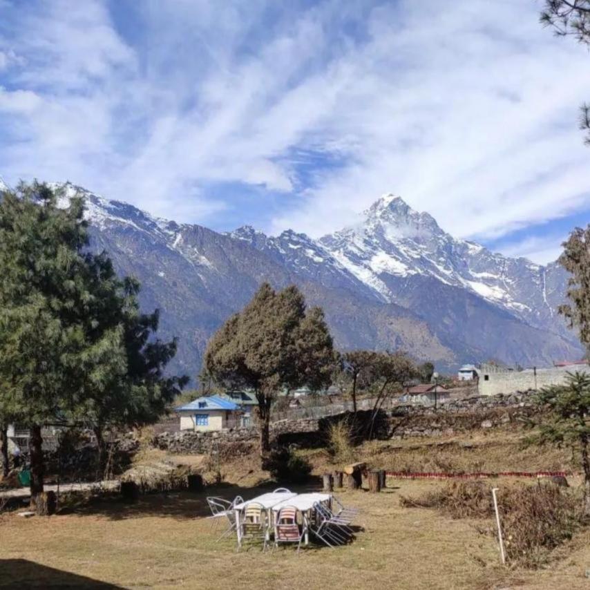 Lukla Airport Resort Lukla Esterno foto