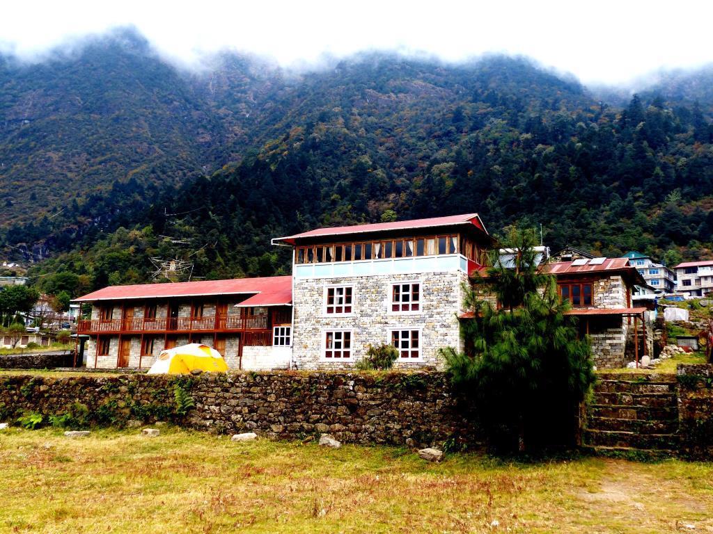 Lukla Airport Resort Lukla Esterno foto