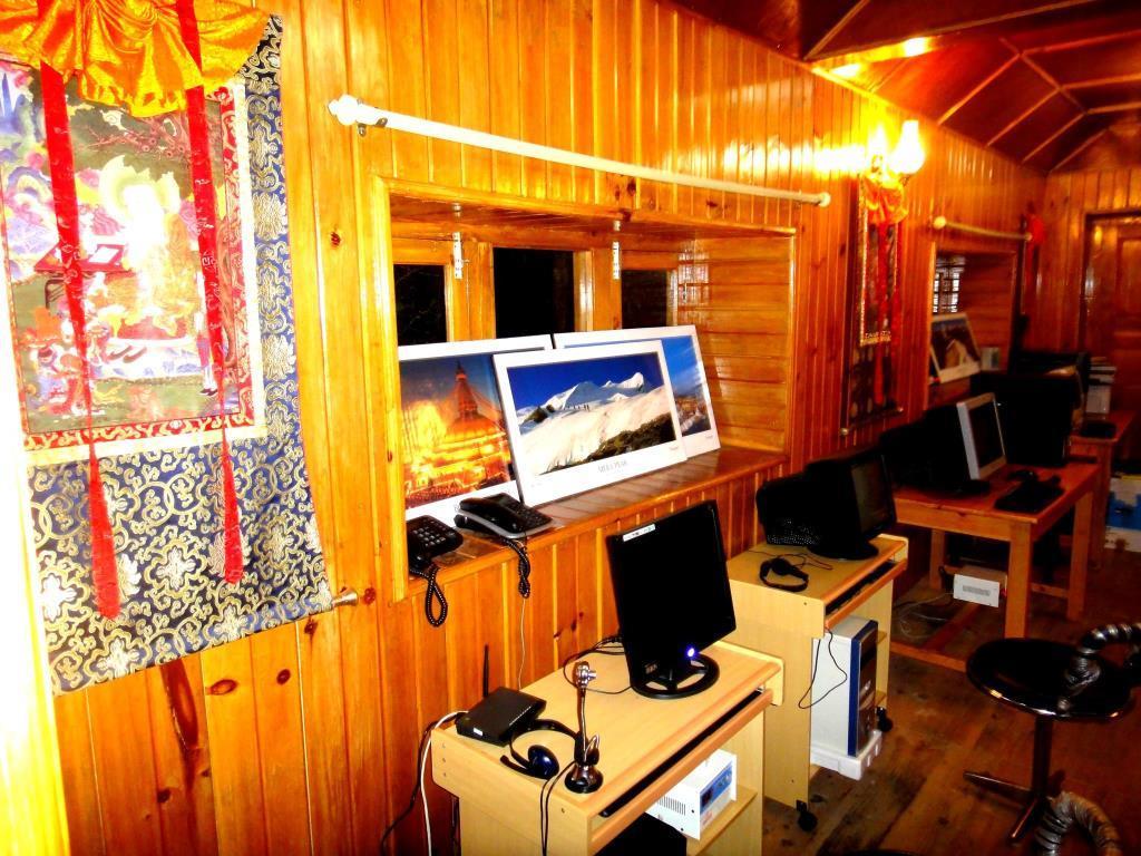 Lukla Airport Resort Lukla Esterno foto