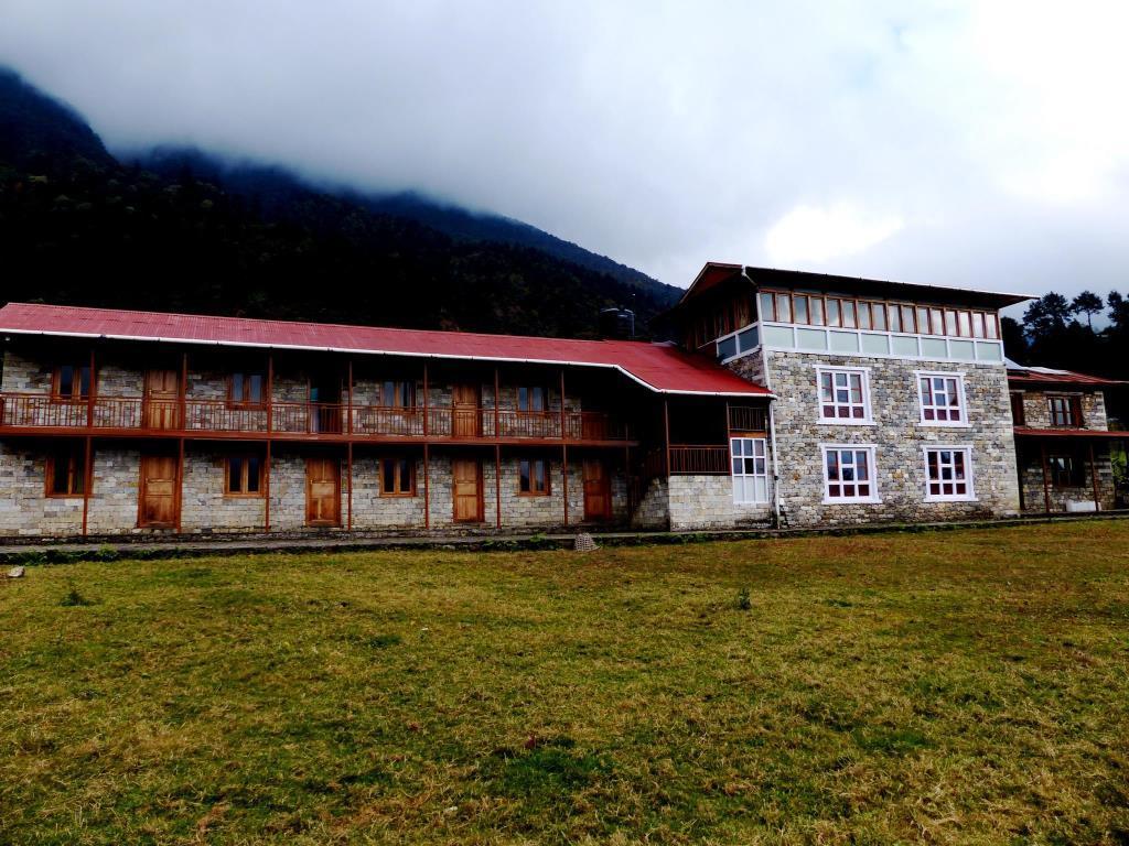 Lukla Airport Resort Lukla Esterno foto