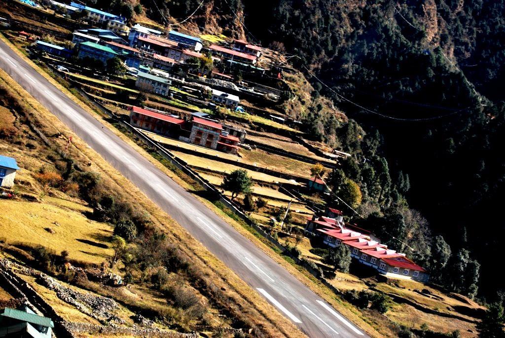 Lukla Airport Resort Lukla Esterno foto