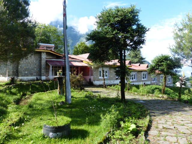 Lukla Airport Resort Lukla Esterno foto